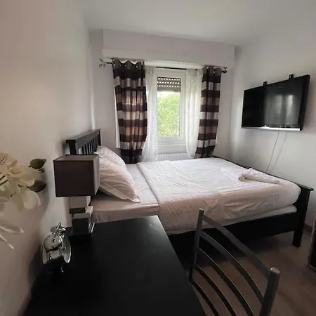 Cosy-rent Tv Wifi Parking Apartment